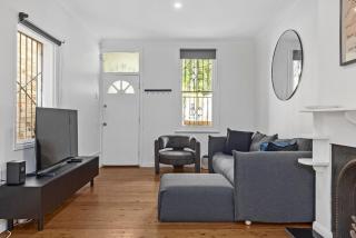 Comfortable 3BR Home for 8 Near Central Station - 4