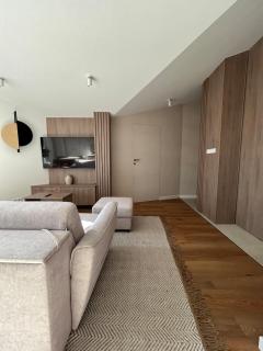 Cracow Center Jacuzzi & Sauna Penthouse Retreat - 9