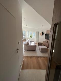 Cracow Center Jacuzzi & Sauna Penthouse Retreat - 8