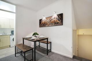 Central London 2-Bed Flat - 6min to Victoria Station - 9