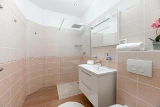 Villa San Martino With Heated Pool , Outside Jacuzzi & Hydromassage bathub - 4