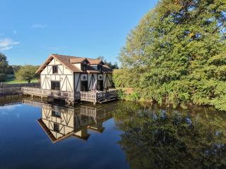 Chalet au bord d'un lac privé - 8
