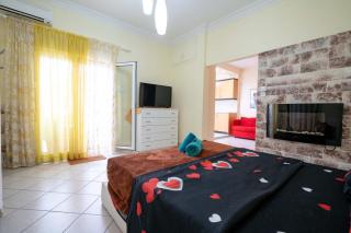 The Athenian Spot - 4