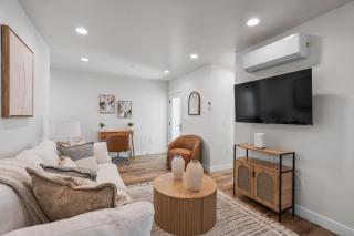 Modern Organic Getaway - New 2 Bed 2 Bath - Close to Beaches & Downtown - 3