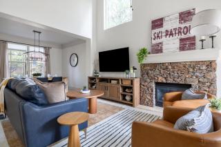 Luxury 5BR Mountain Chalet Hot Tub Game Room - 2