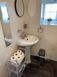 Cosy countryside stay- Waters Upton, Telford - 8