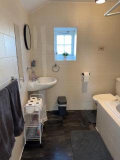 Cosy countryside stay- Waters Upton, Telford - 9