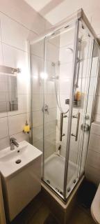 Gemütliches Zimmer mit Bad nahe Pfanzeltplatz - 4