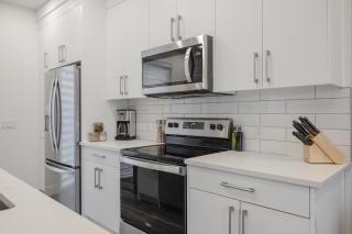 Townhome with Free Parking, Near Downtown - 2