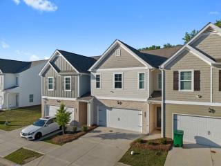 Beautiful New Townhome 25 mins from Metro Atlanta - 0