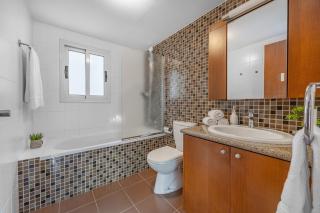 Lena Court - Spacious 3bdr, City Views - 2