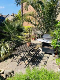 Writer's oasis garden flat in Hackney - 1