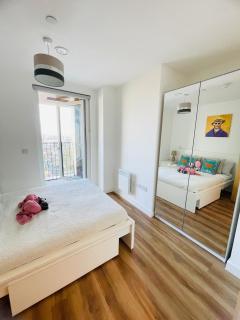 Modern & Cozy Apartment With Balcony, Near Media City Centre & Old Trafford Stadium - 3