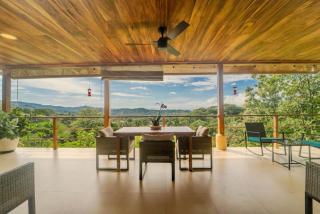 Refugio entre montañas donde el tiempo se detiene - 0