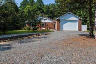 Charming 4 bedroom House - 8