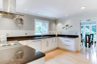 Charming 4 bedroom House - 3