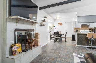 Spacious 3BR w Fenced Yard, Near Austin Downtown - 9