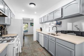 Spacious 3BR w Fenced Yard, Near Austin Downtown - 8