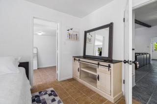 Spacious 3BR w Fenced Yard, Near Austin Downtown - 2