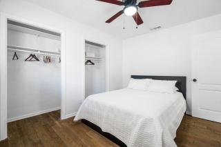 Spacious 3BR w Fenced Yard, Near Austin Downtown - 1