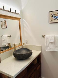 Casa Aloha Designer Condo w Oceanfront Pool - 4