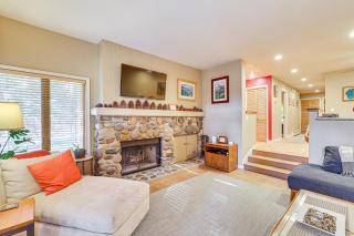 2 Mi to Diamond Peak! Corner-Unit Condo with Hot Tub - 6