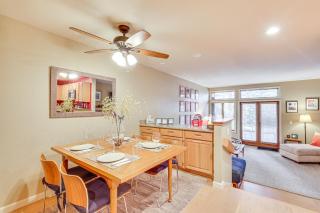 2 Mi to Diamond Peak! Corner-Unit Condo with Hot Tub - 4