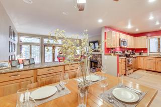 2 Mi to Diamond Peak! Corner-Unit Condo with Hot Tub - 3