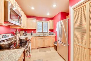 2 Mi to Diamond Peak! Corner-Unit Condo with Hot Tub - 1