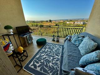 Seb's Flat - Home of the Sun & Colors, Free Wi-Fi , AC, SmartTV - 4