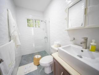 Cozy 2br-2bt Apt Near The Beach And Main Street - 4