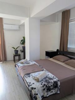 Lihnidos Home, Central Apartment, AC, Lake Access, Beach - 4