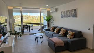 Sunny 3-Bedroom Apartment - 0