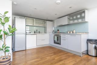 Bright and Spacious 3BDR Loft by Tooting Broadway - 9