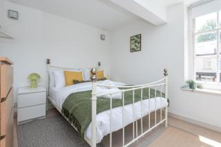 Bright and Spacious 3BDR Loft by Tooting Broadway - 6