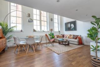 Bright and Spacious 3BDR Loft by Tooting Broadway - 3