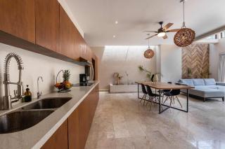 Contemporary 2BR Villa with Rooftop Lounge & Pool - 5