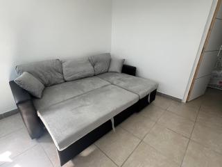 Bas de villa F2 neuf avec terrasse et piscine - 4