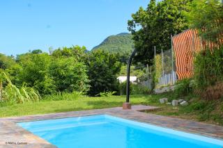 Bas de villa F2 neuf avec terrasse et piscine - 0