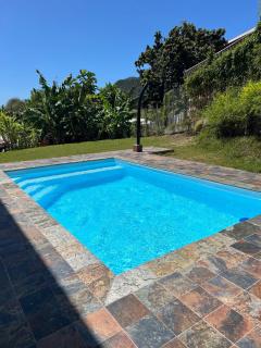 Bas de villa F2 neuf avec terrasse et piscine - 9