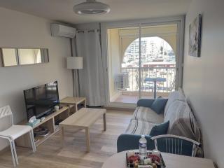 Superbe F2 climatisé traversant vue port 2 étoiles - 0