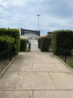 Superbe F2 climatisé traversant vue port 2 étoiles - 3