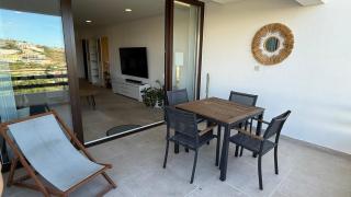 Sunny 3-Bedroom Apartment - 4