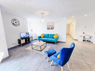 Relaxing 3BR Stay with terrace and parking - 7