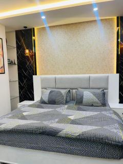 1 Bedroom Luxurious Apartment in Bahria town-Phase 8 - 3