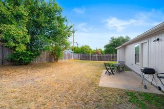 Spacious Family Home in Round Rock w Private Yard - 3