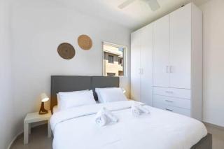 2BR Sunny Escape by the Beach - 5