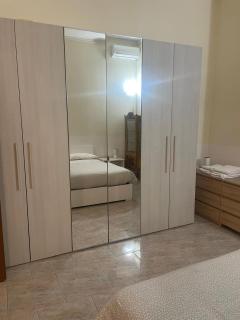 WHOLE HOLIDAY HOME APARTMENT FANTASTIC CIVITAVECCHIA da Pamino & Priscilla con due Camere letto! - 8