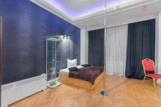 Stylish City Center Studios - 6