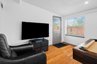 Spacious 4BR w Fenced Yard - 8